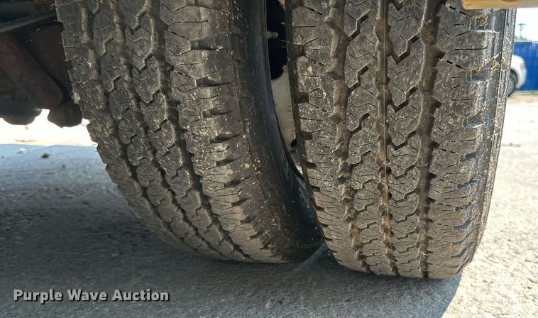 image for item EB2805 2012 Ford E450 Super Duty shuttle bus