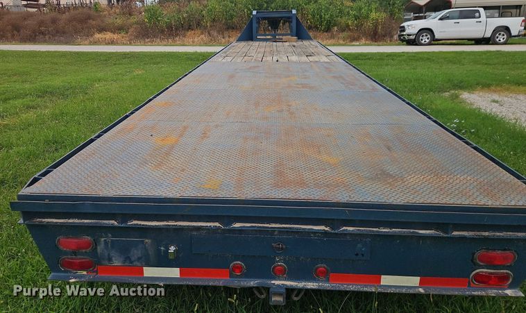 image for item EB8176 2000 L&L flatbed trailer