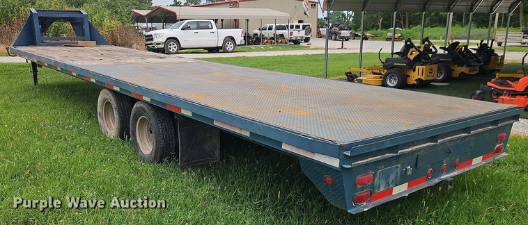 image for item EB8176 2000 L&L flatbed trailer