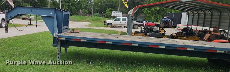 image for item EB8176 2000 L&L flatbed trailer