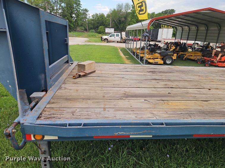 image for item EB8176 2000 L&L flatbed trailer