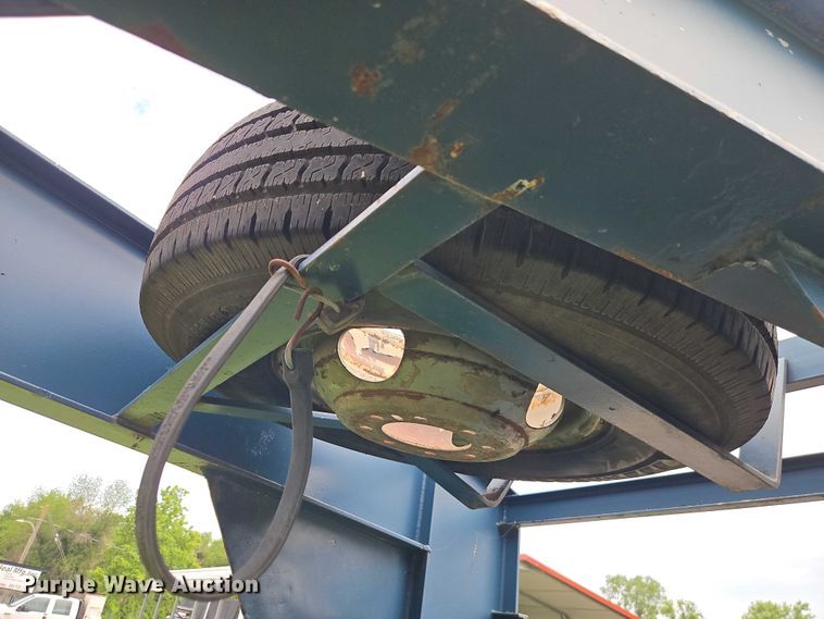 image for item EB8176 2000 L&L flatbed trailer