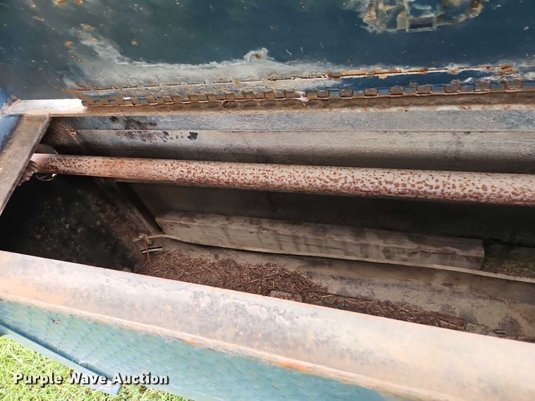 image for item EB8176 2000 L&L flatbed trailer