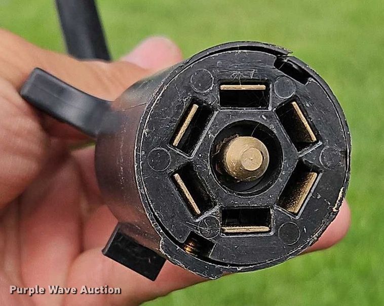 image for item EB8176 2000 L&L flatbed trailer