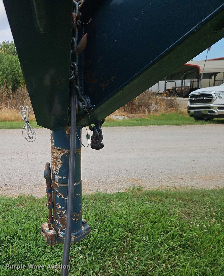 image for item EB8176 2000 L&L flatbed trailer