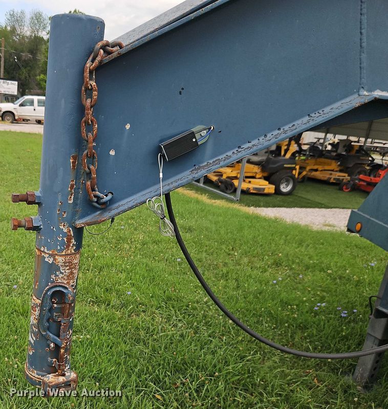 image for item EB8176 2000 L&L flatbed trailer