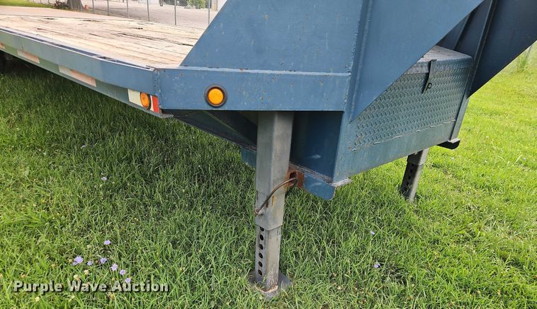 image for item EB8176 2000 L&L flatbed trailer