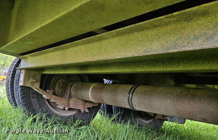 image for item EB8176 2000 L&L flatbed trailer