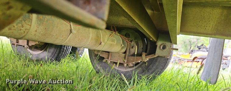 image for item EB8176 2000 L&L flatbed trailer