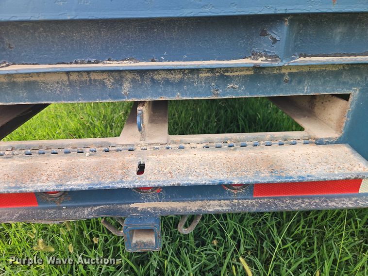 image for item EB8176 2000 L&L flatbed trailer