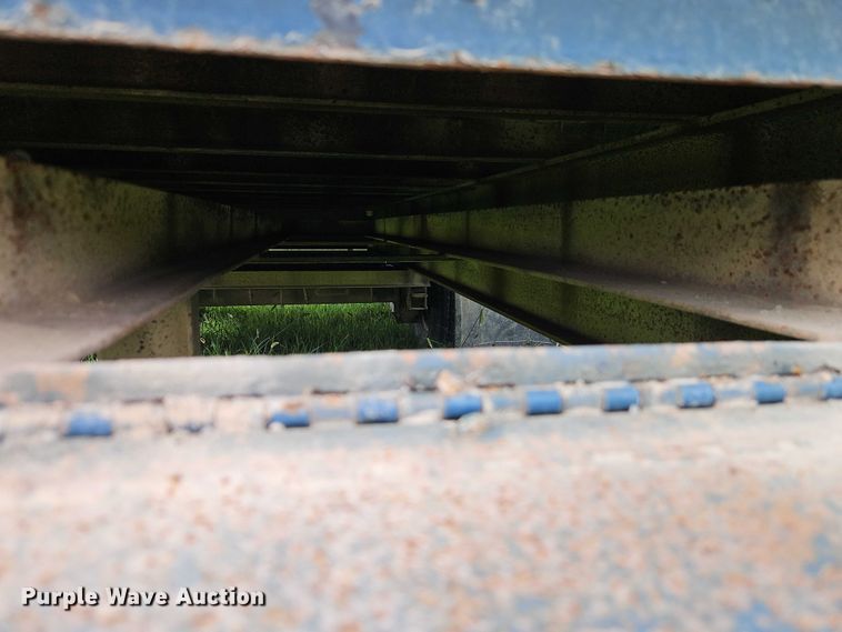 image for item EB8176 2000 L&L flatbed trailer