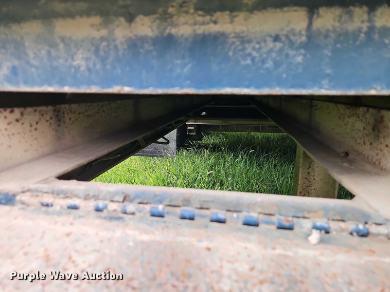 image for item EB8176 2000 L&L flatbed trailer