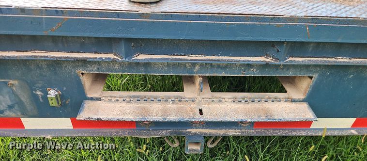 image for item EB8176 2000 L&L flatbed trailer