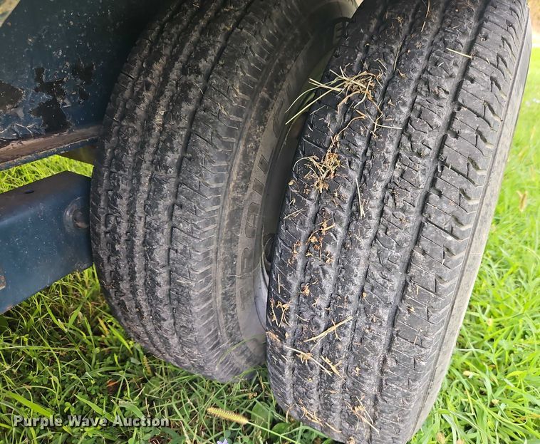 image for item EB8176 2000 L&L flatbed trailer