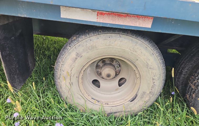 image for item EB8176 2000 L&L flatbed trailer