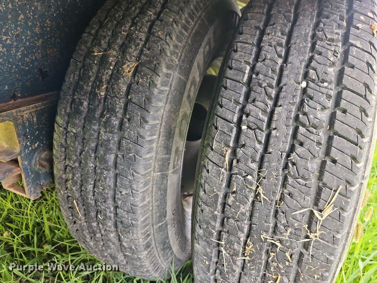 image for item EB8176 2000 L&L flatbed trailer