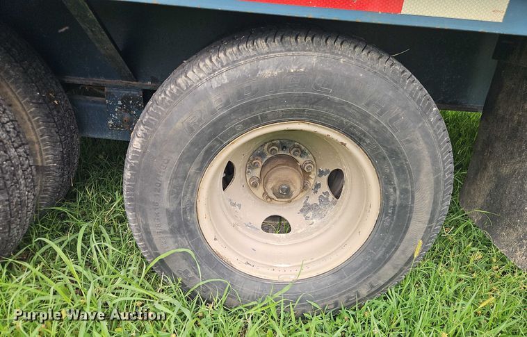 image for item EB8176 2000 L&L flatbed trailer