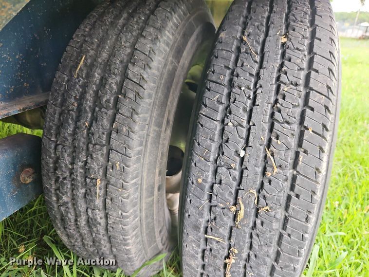 image for item EB8176 2000 L&L flatbed trailer