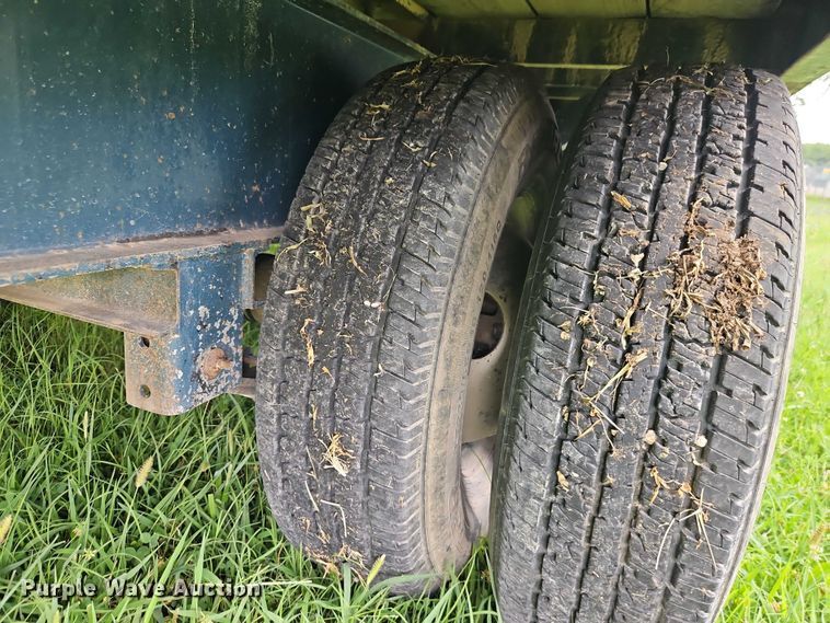 image for item EB8176 2000 L&L flatbed trailer