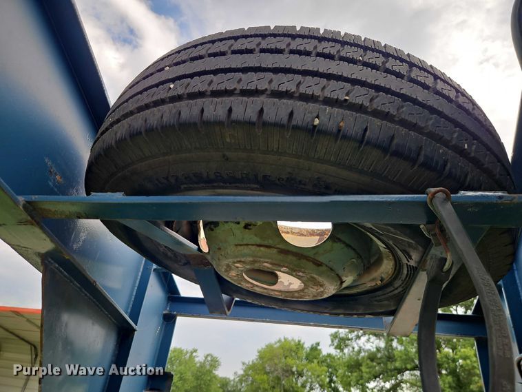 image for item EB8176 2000 L&L flatbed trailer