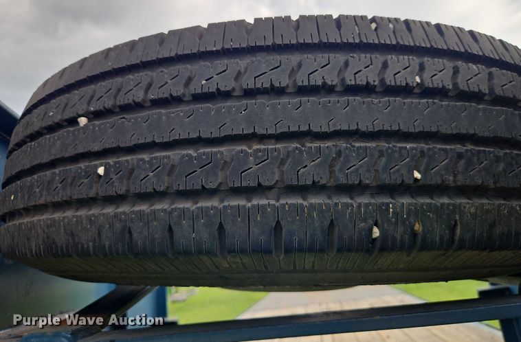 image for item EB8176 2000 L&L flatbed trailer