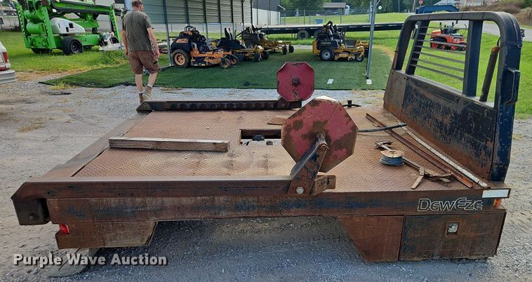 image for item EB8177 DewEze hydraulic bale bed