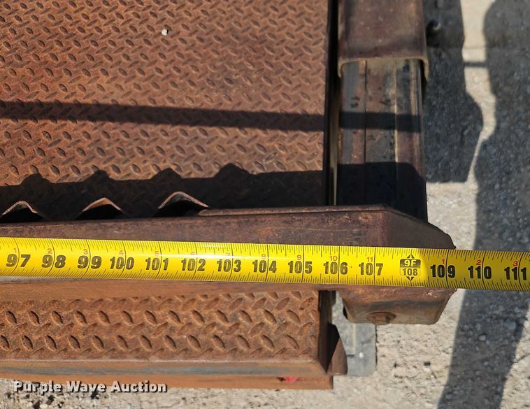 image for item EB8177 DewEze hydraulic bale bed