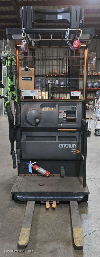 image for item EC1100 2016 Crown SP3520-30 order picker