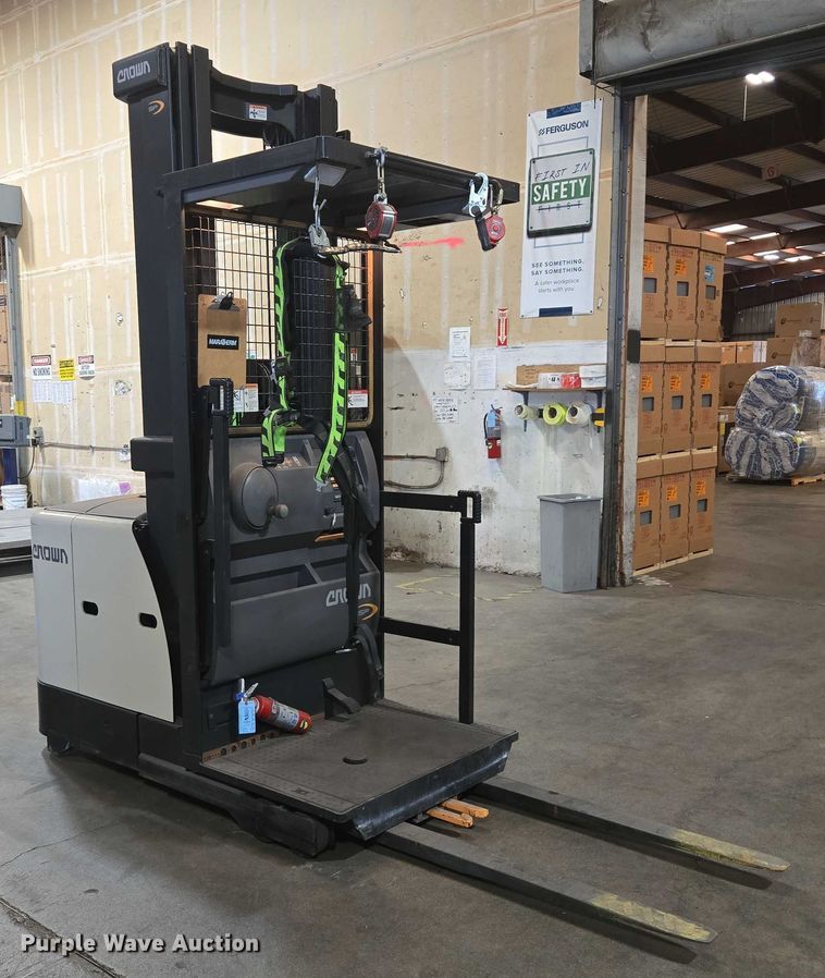 image for item EC1100 2016 Crown SP3520-30 order picker