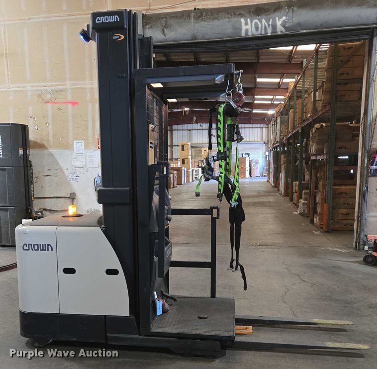 image for item EC1100 2016 Crown SP3520-30 order picker