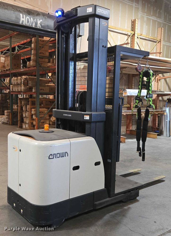 image for item EC1100 2016 Crown SP3520-30 order picker