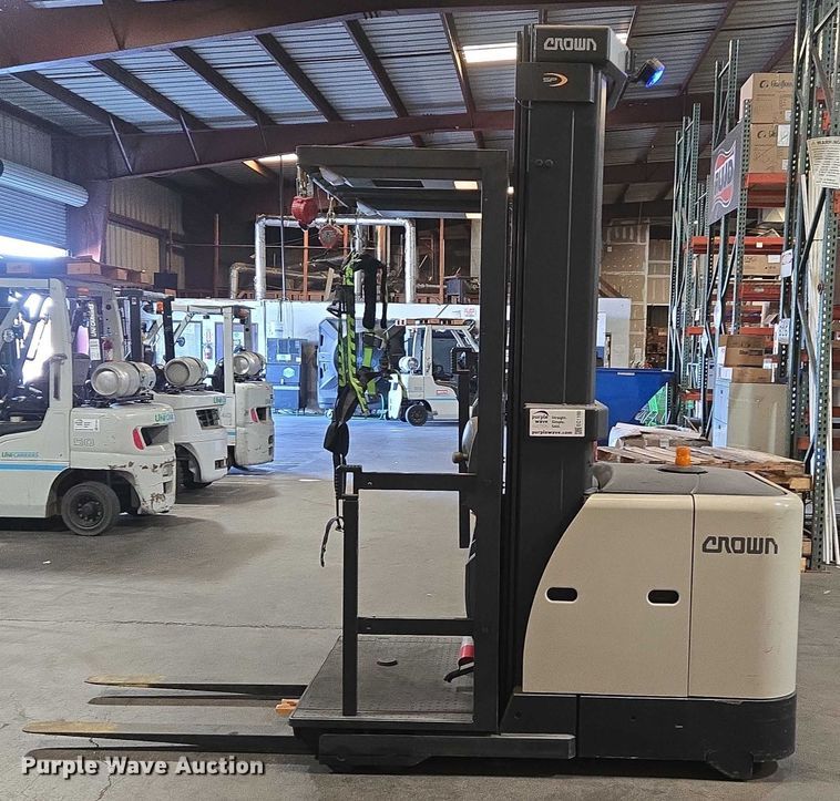 image for item EC1100 2016 Crown SP3520-30 order picker