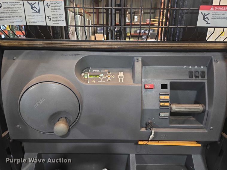 image for item EC1100 2016 Crown SP3520-30 order picker