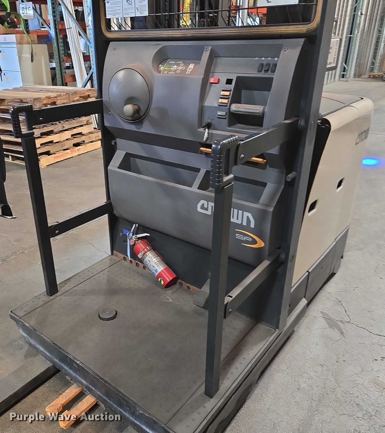 image for item EC1100 2016 Crown SP3520-30 order picker