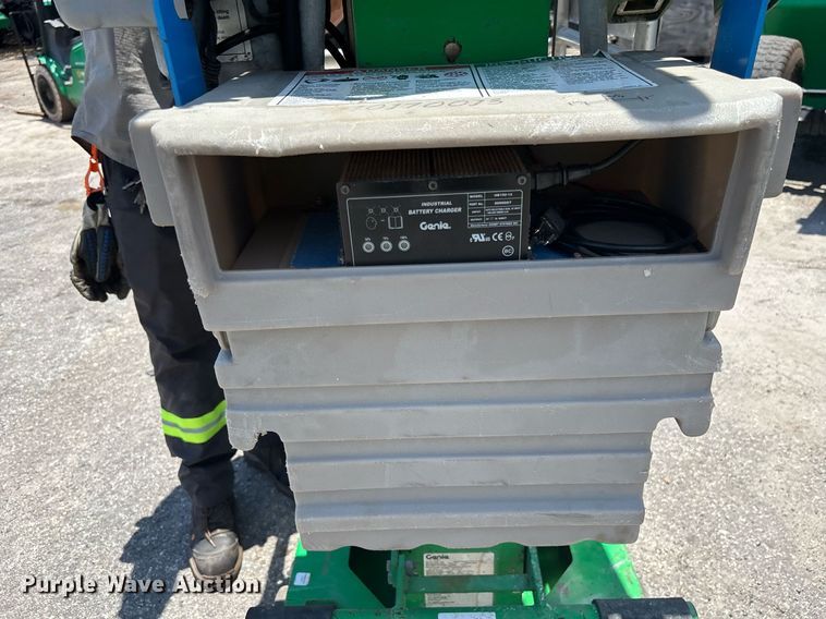 image for item EC3764 2016 Genie AWP-25S vertical lift