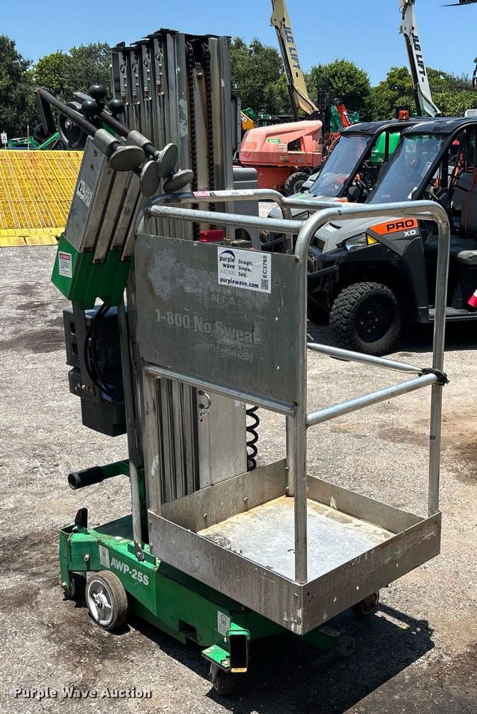 image for item EC3765 2016 Genie AWP-25S vertical lift