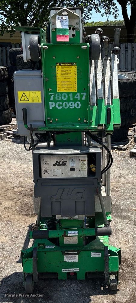 image for item EC3765 2016 Genie AWP-25S vertical lift