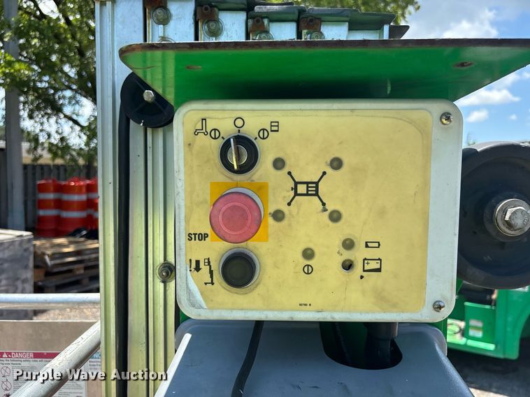 image for item EC3765 2016 Genie AWP-25S vertical lift