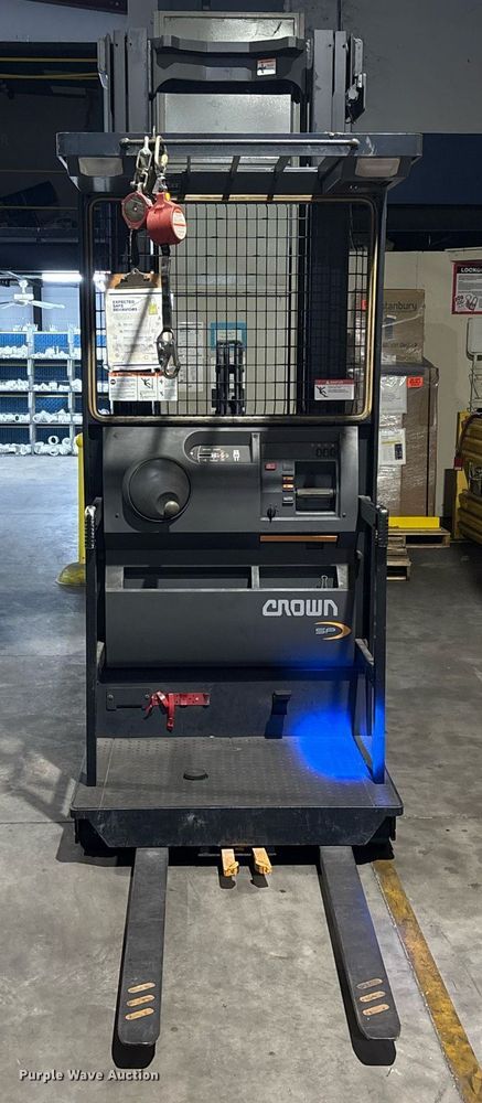 image for item EC3766 2016 Crown SP3520-30 order picker