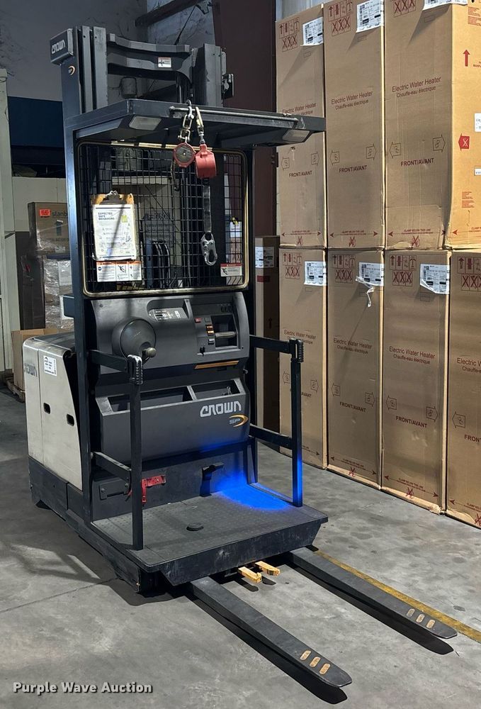 image for item EC3766 2016 Crown SP3520-30 order picker