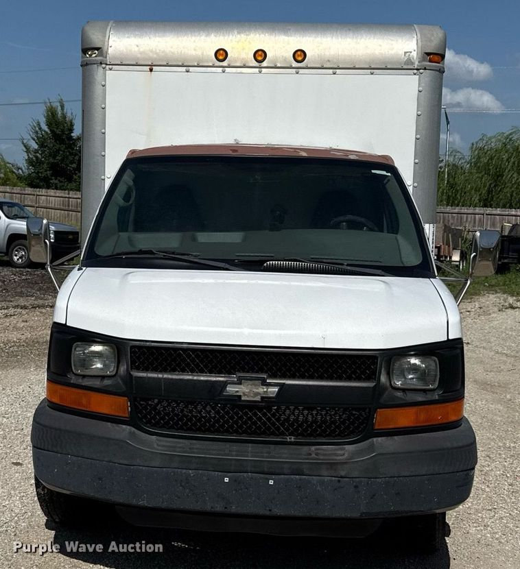 image for item ED4380 2005 Chevrolet Express 3500 box truck