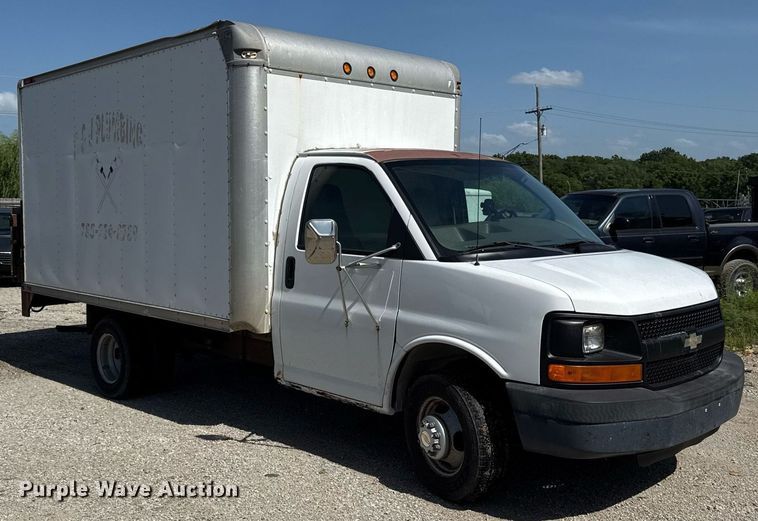 image for item ED4380 2005 Chevrolet Express 3500 box truck