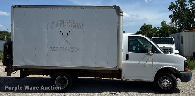 image for item ED4380 2005 Chevrolet Express 3500 box truck