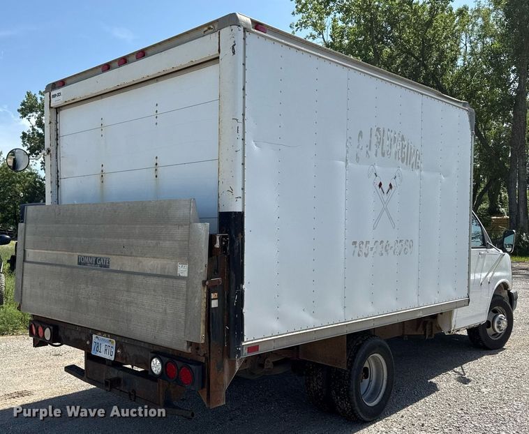 image for item ED4380 2005 Chevrolet Express 3500 box truck