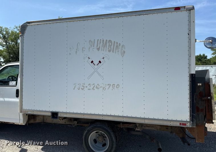 image for item ED4380 2005 Chevrolet Express 3500 box truck