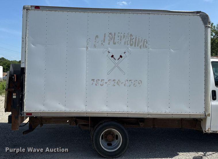 image for item ED4380 2005 Chevrolet Express 3500 box truck