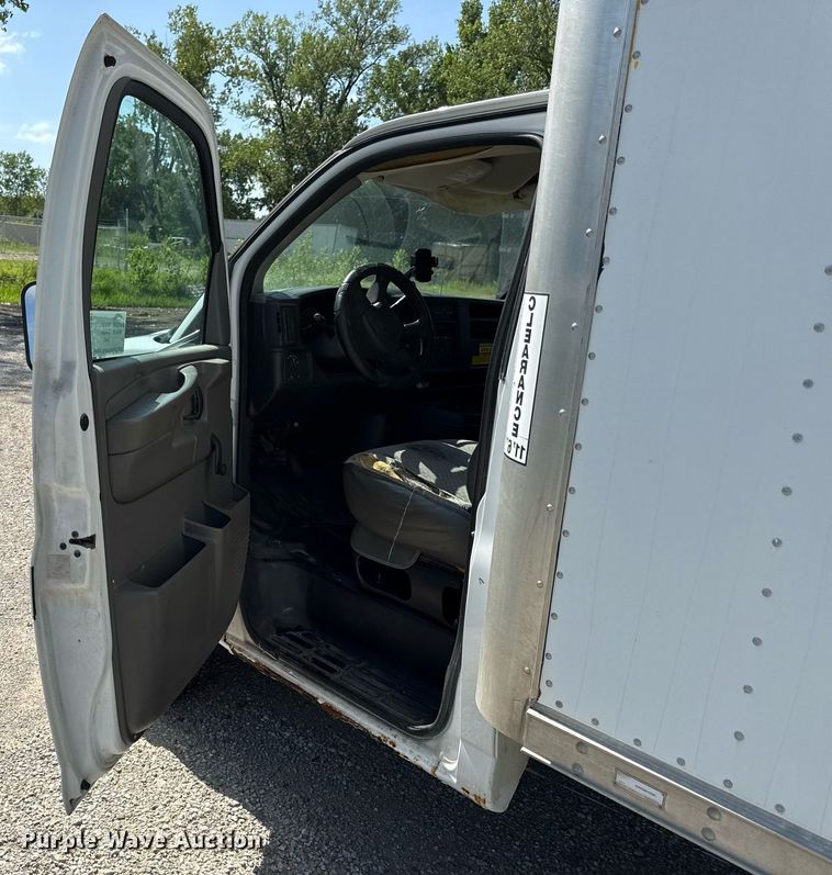 image for item ED4380 2005 Chevrolet Express 3500 box truck