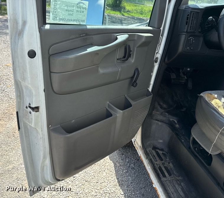 image for item ED4380 2005 Chevrolet Express 3500 box truck