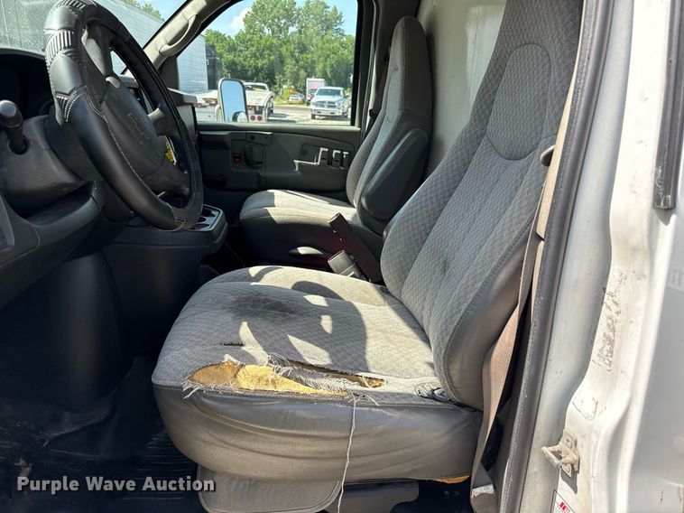 image for item ED4380 2005 Chevrolet Express 3500 box truck