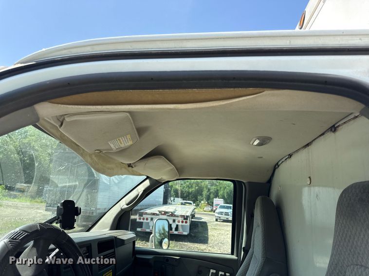 image for item ED4380 2005 Chevrolet Express 3500 box truck